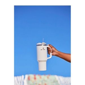 Stanley 40oz Stainless Steel H2.0 Flow State
Quencher Tumbler - Brilliant White